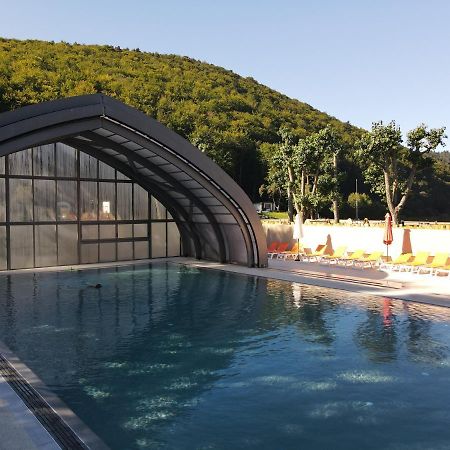Camping Domaine Du Lac Chambon Murol Exterior foto
