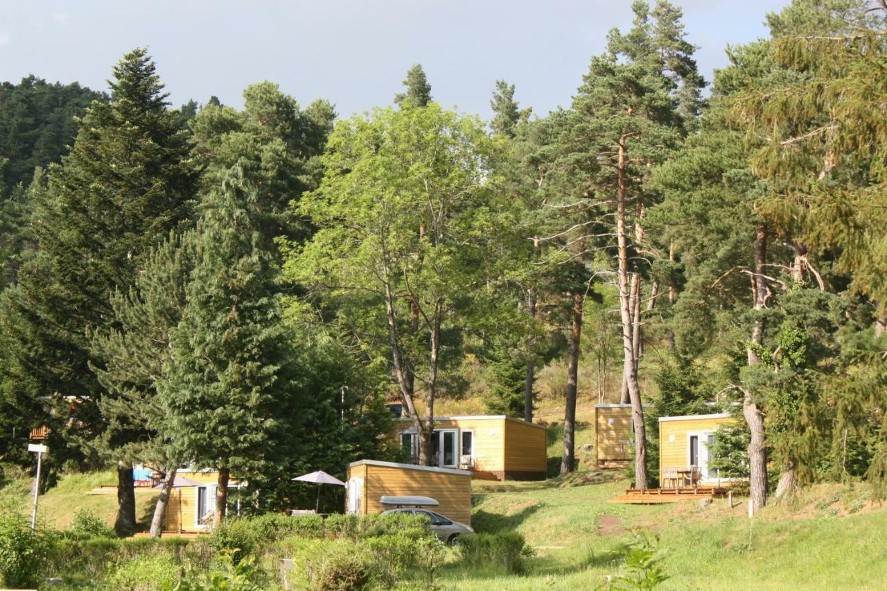 Camping Domaine Du Lac Chambon Murol Exterior foto