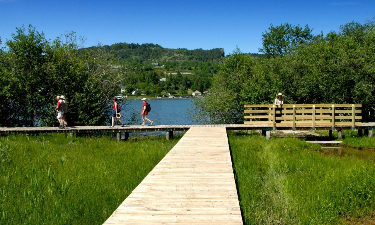 Camping Domaine Du Lac Chambon Murol Exterior foto