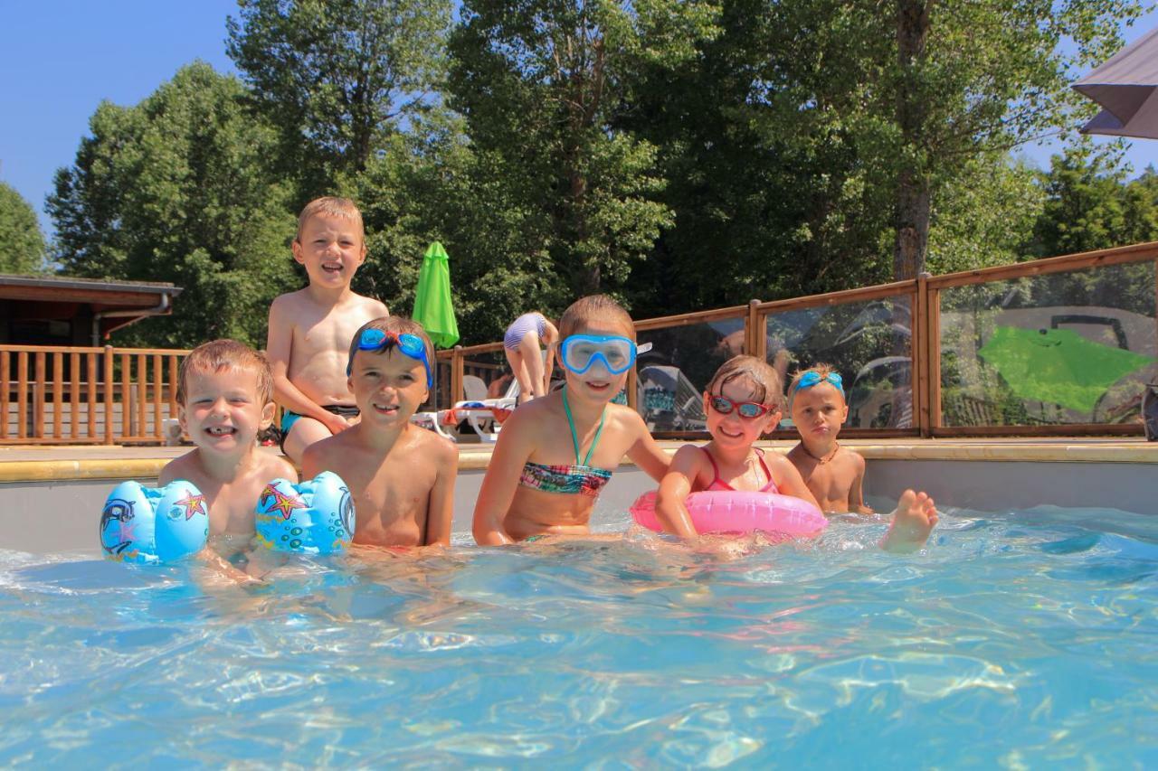 Camping Domaine Du Lac Chambon Murol Exterior foto