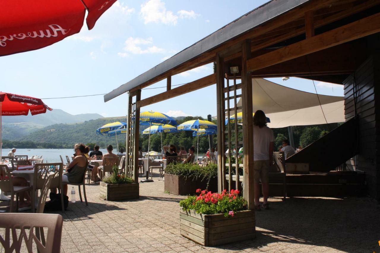 Camping Domaine Du Lac Chambon Murol Exterior foto