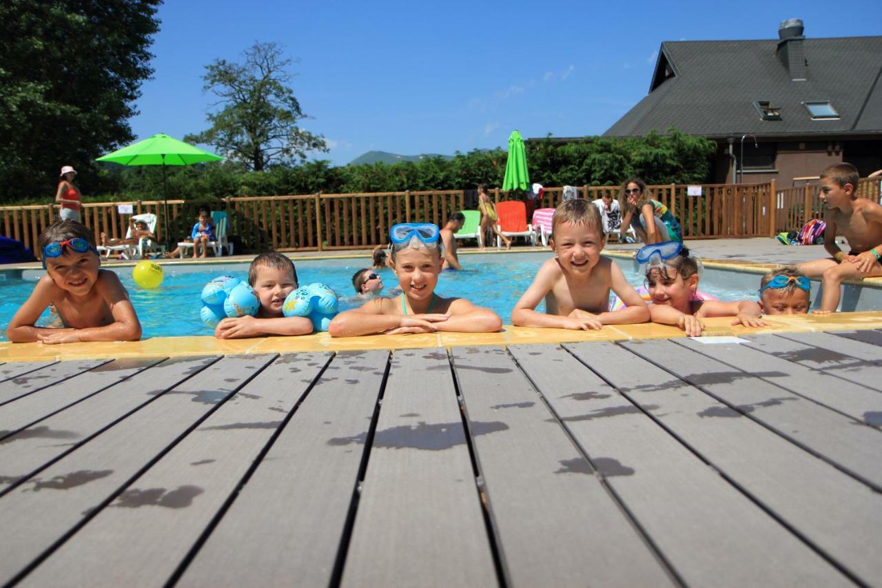 Camping Domaine Du Lac Chambon Murol Exterior foto