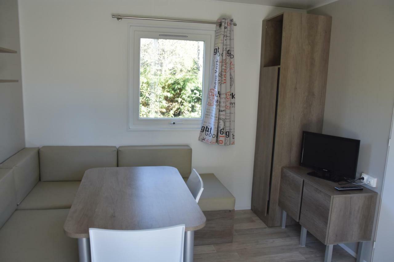 Camping Domaine Du Lac Chambon Murol Exterior foto