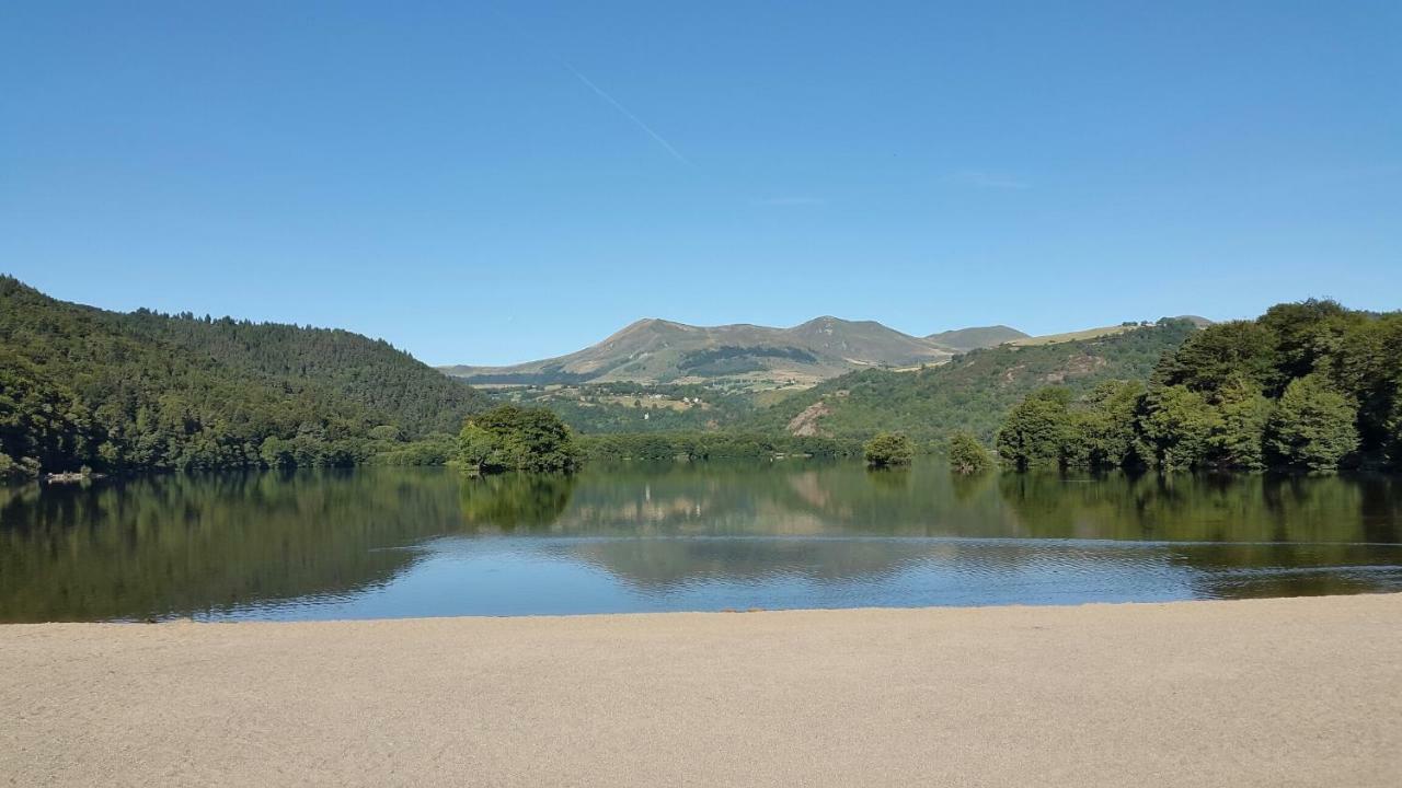 Camping Domaine Du Lac Chambon Murol Exterior foto