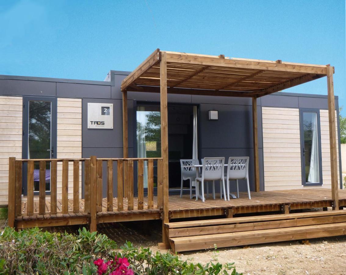 Camping Domaine Du Lac Chambon Murol Exterior foto